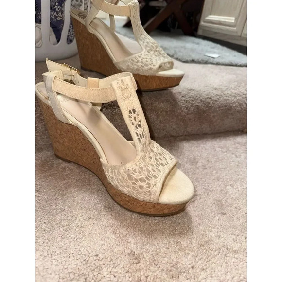 Fergalicious “Lacey” floral lace/ mesh open tie cork wedges beige/tan size 8 - Picture 6 of 11
